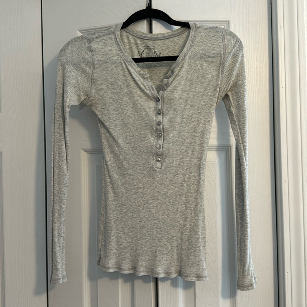 Heather grey, half button, ribbed, long sleeve